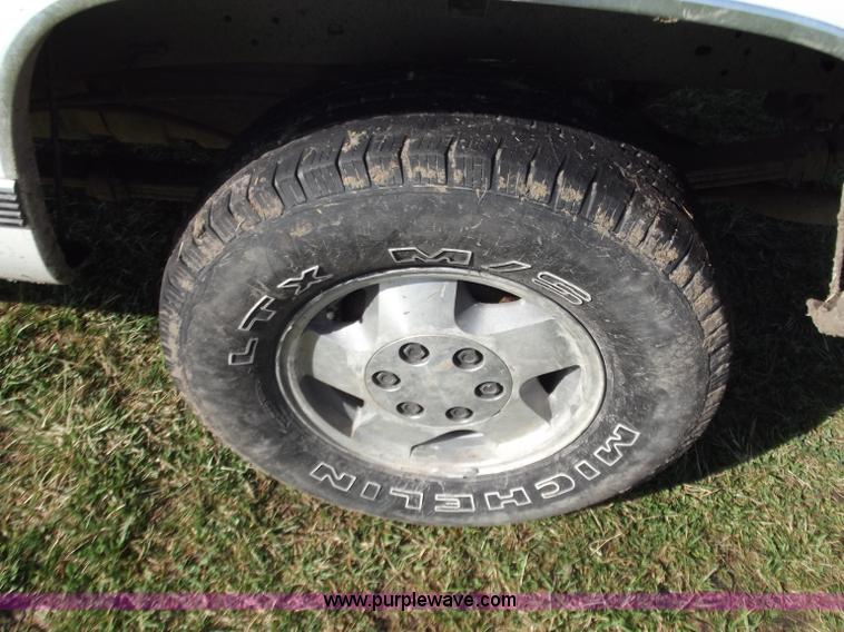 image for item D3684 1995 Chevrolet K1500 extended cab pickup truck