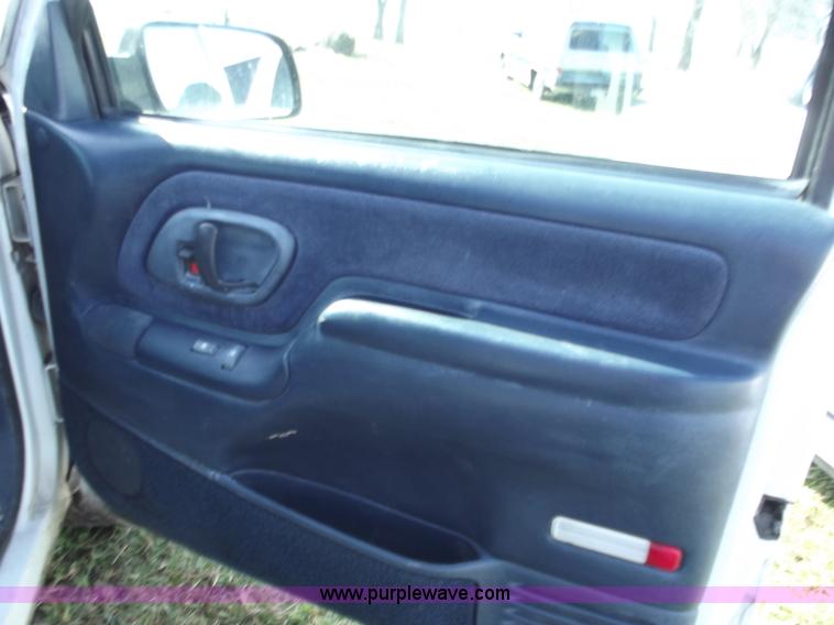 image for item D3684 1995 Chevrolet K1500 extended cab pickup truck