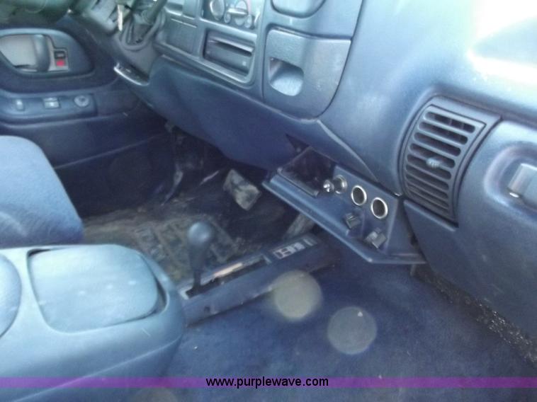 image for item D3684 1995 Chevrolet K1500 extended cab pickup truck