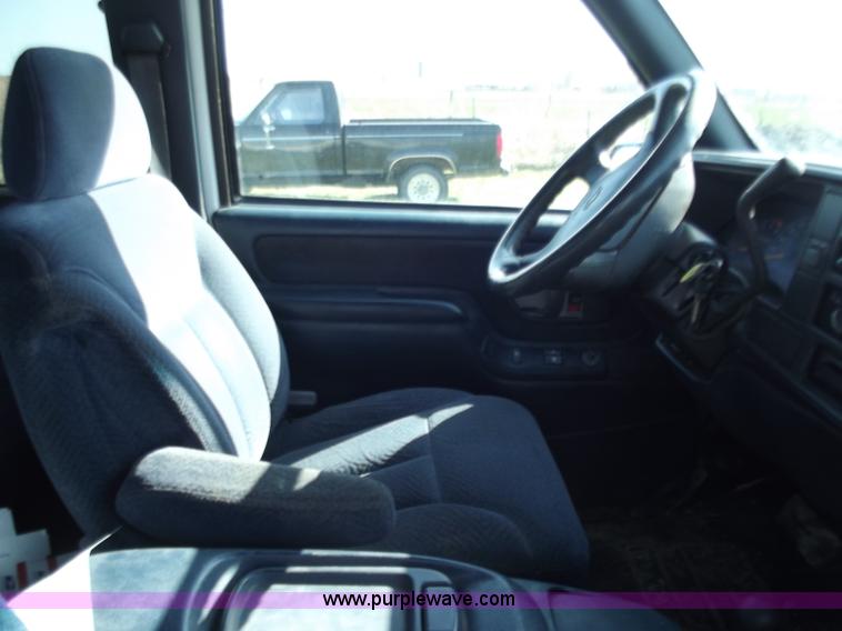 image for item D3684 1995 Chevrolet K1500 extended cab pickup truck