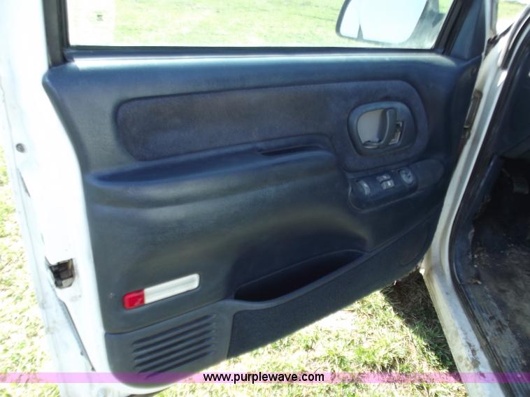 image for item D3684 1995 Chevrolet K1500 extended cab pickup truck