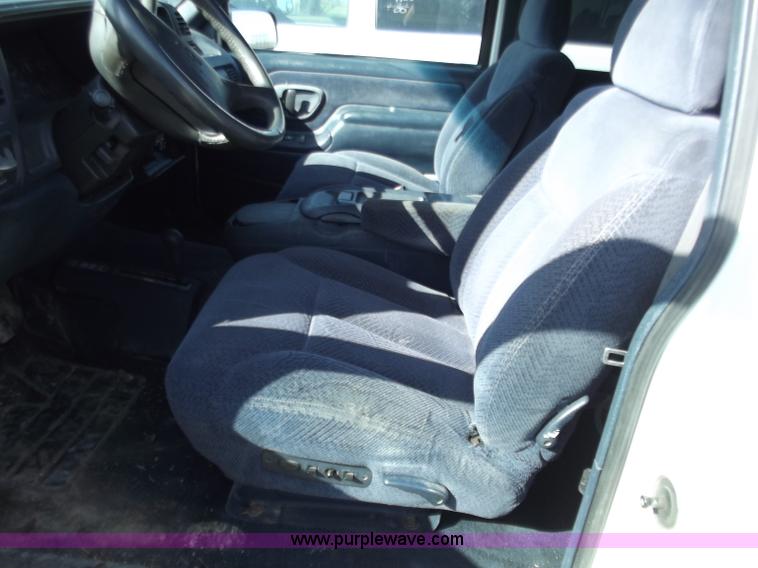 image for item D3684 1995 Chevrolet K1500 extended cab pickup truck