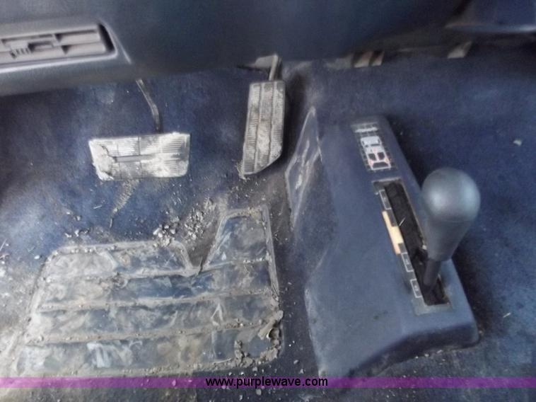 image for item D3684 1995 Chevrolet K1500 extended cab pickup truck