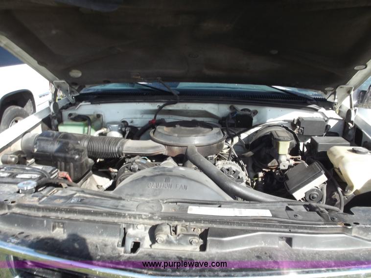 image for item D3684 1995 Chevrolet K1500 extended cab pickup truck