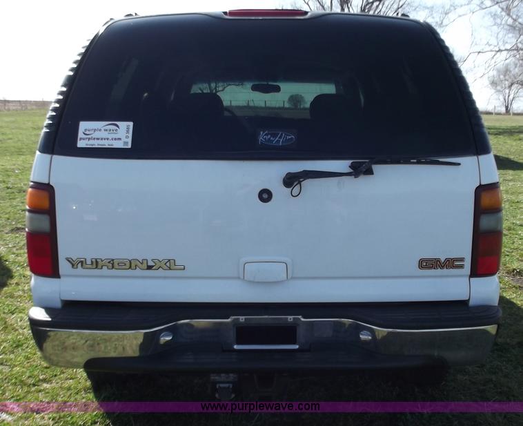 image for item D3685 2000 GMC Yukon XL K2500 SLT SUV