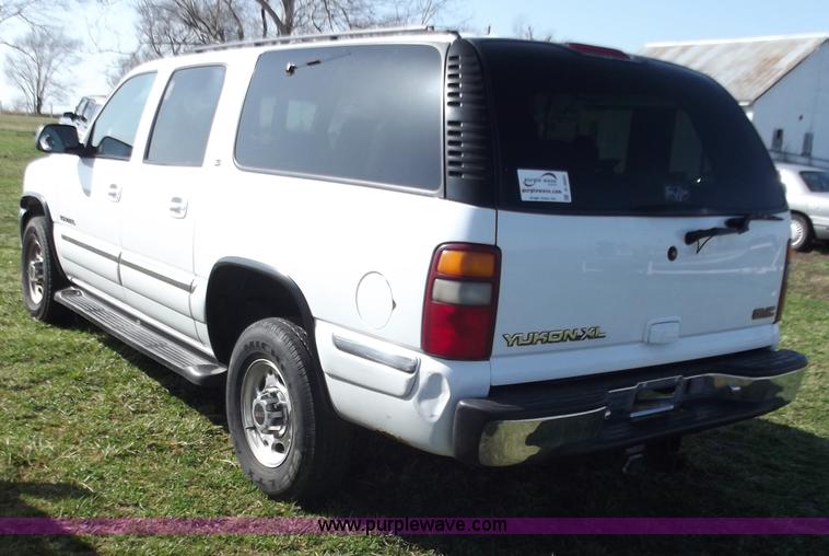 image for item D3685 2000 GMC Yukon XL K2500 SLT SUV