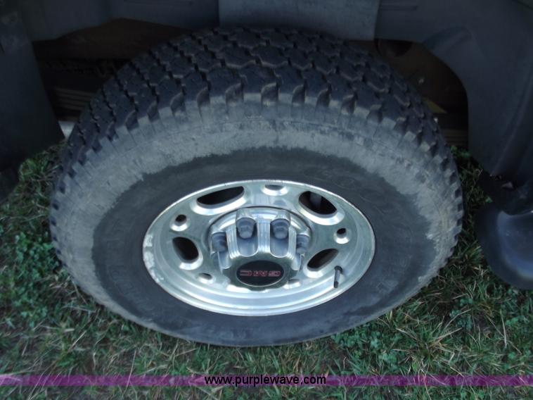 image for item D3685 2000 GMC Yukon XL K2500 SLT SUV