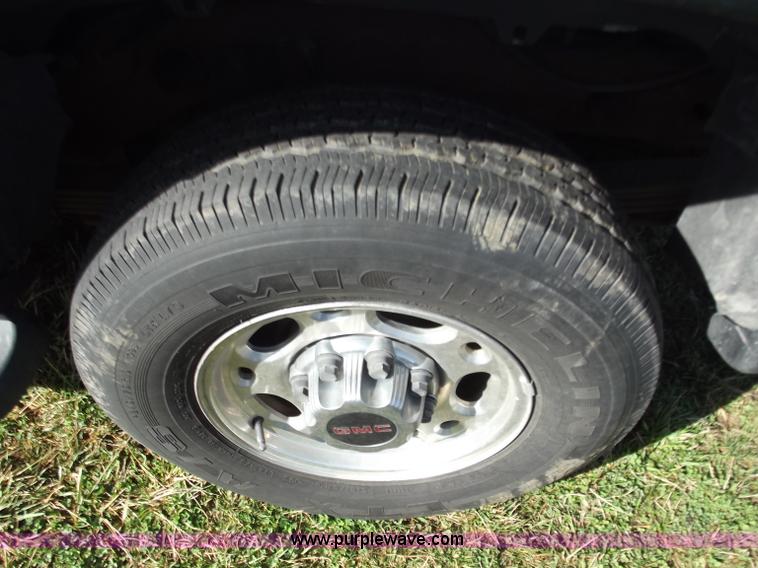 image for item D3685 2000 GMC Yukon XL K2500 SLT SUV