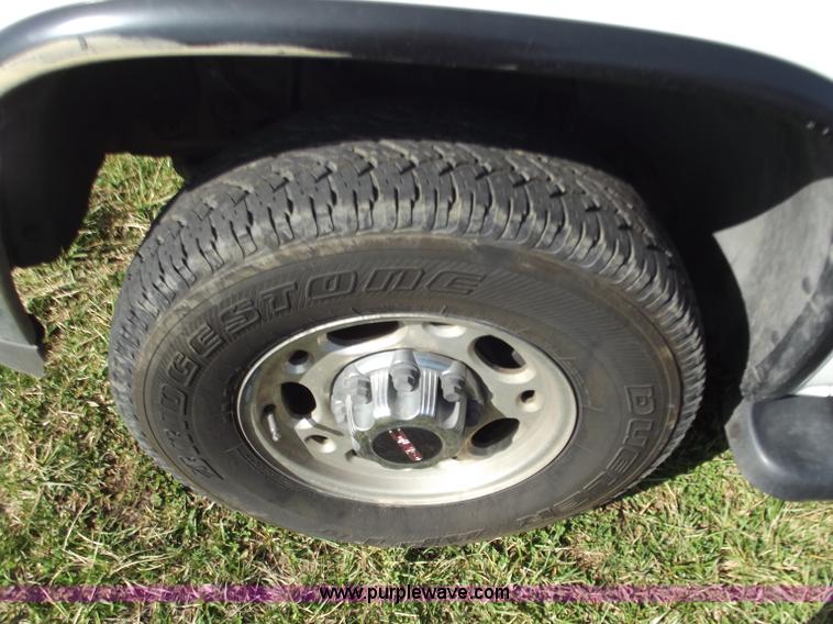 image for item D3685 2000 GMC Yukon XL K2500 SLT SUV