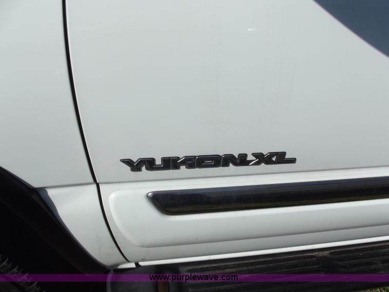 image for item D3685 2000 GMC Yukon XL K2500 SLT SUV