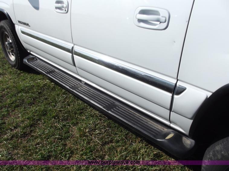 image for item D3685 2000 GMC Yukon XL K2500 SLT SUV