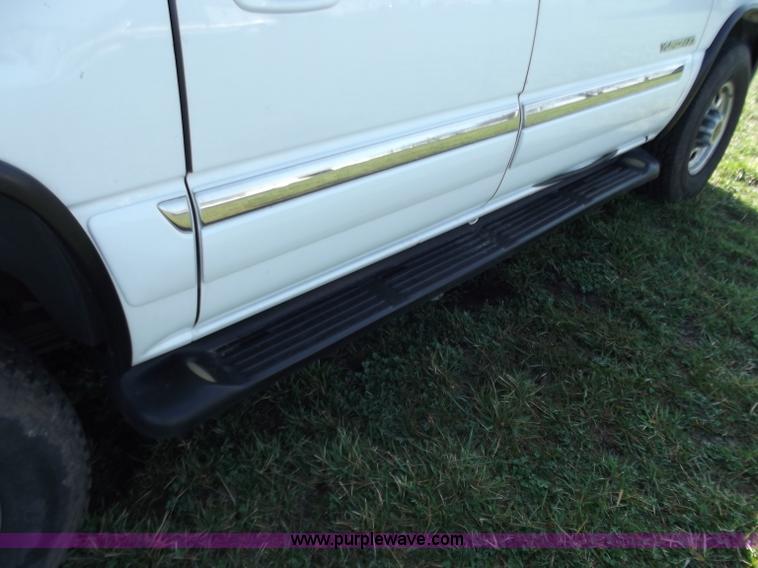 image for item D3685 2000 GMC Yukon XL K2500 SLT SUV