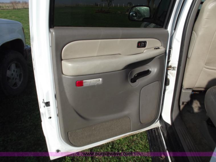 image for item D3685 2000 GMC Yukon XL K2500 SLT SUV