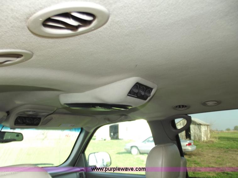 image for item D3685 2000 GMC Yukon XL K2500 SLT SUV