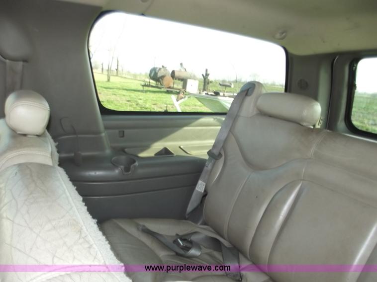 image for item D3685 2000 GMC Yukon XL K2500 SLT SUV