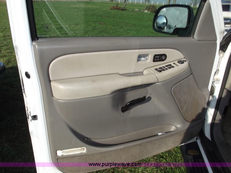 image for item D3685 2000 GMC Yukon XL K2500 SLT SUV