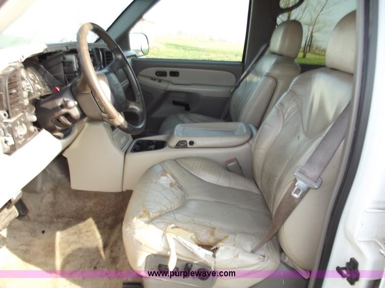 image for item D3685 2000 GMC Yukon XL K2500 SLT SUV