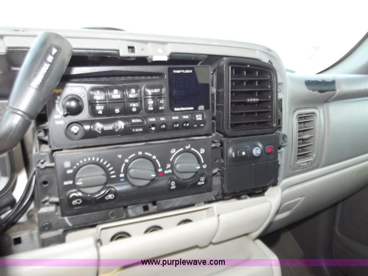 image for item D3685 2000 GMC Yukon XL K2500 SLT SUV