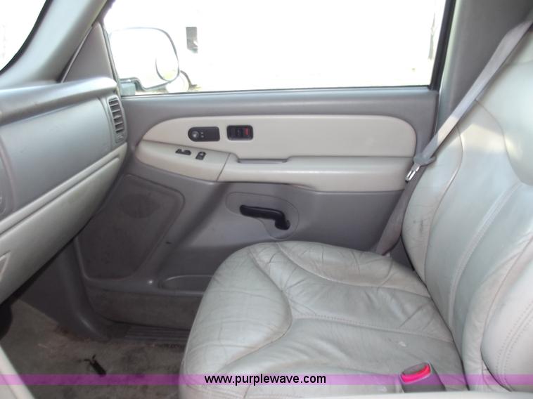 image for item D3685 2000 GMC Yukon XL K2500 SLT SUV