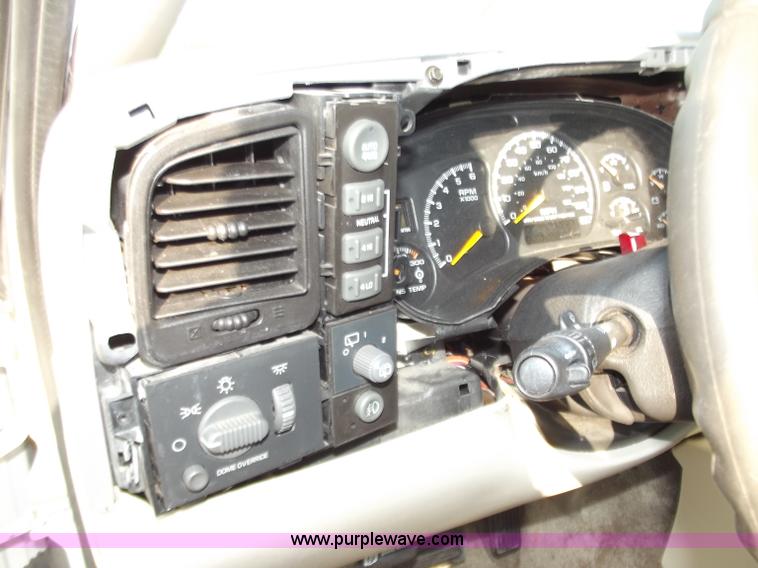 image for item D3685 2000 GMC Yukon XL K2500 SLT SUV