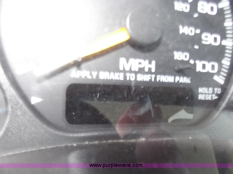 image for item D3685 2000 GMC Yukon XL K2500 SLT SUV