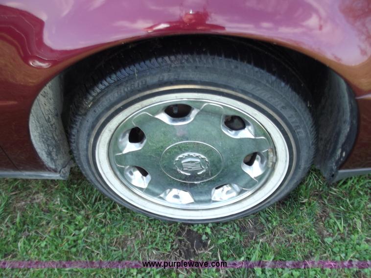 image for item D3704 2000 Cadillac DeVille