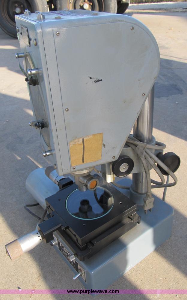 image for item D9319 Excel Metallurgical machine tooling profile projector