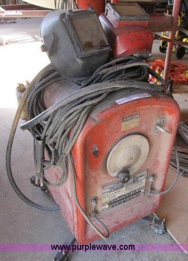 image for item D9364 Lincoln Idealarc 250 arc welder
