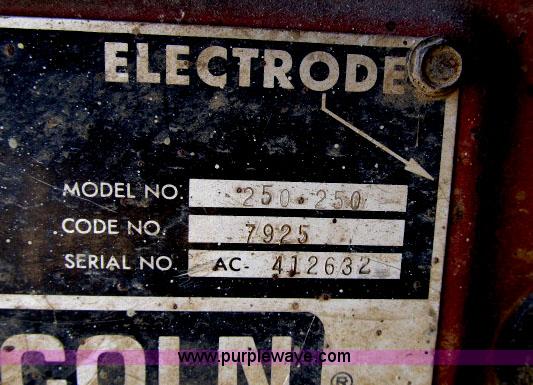 image for item D9364 Lincoln Idealarc 250 arc welder