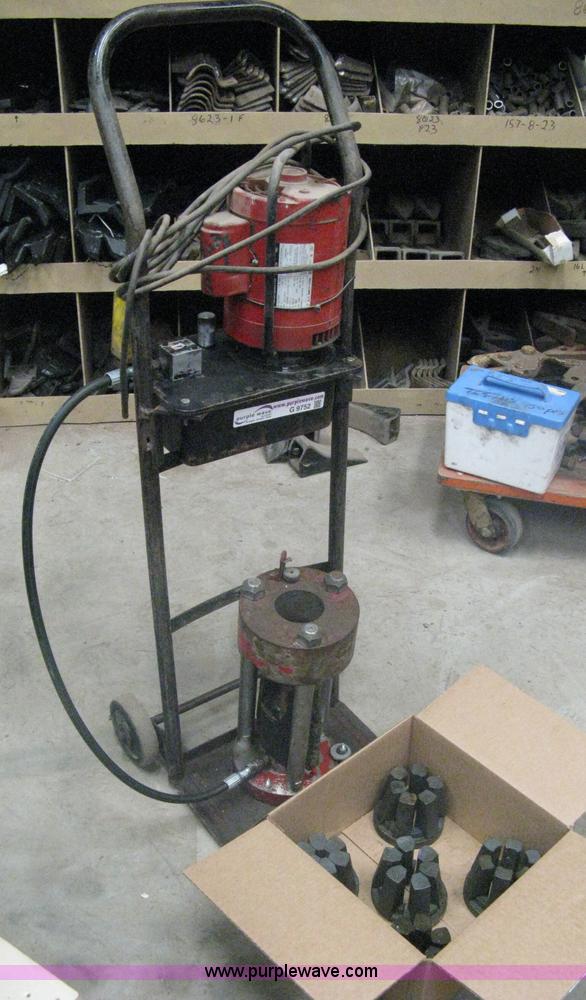 image for item G9752 Hydraulic hose machine