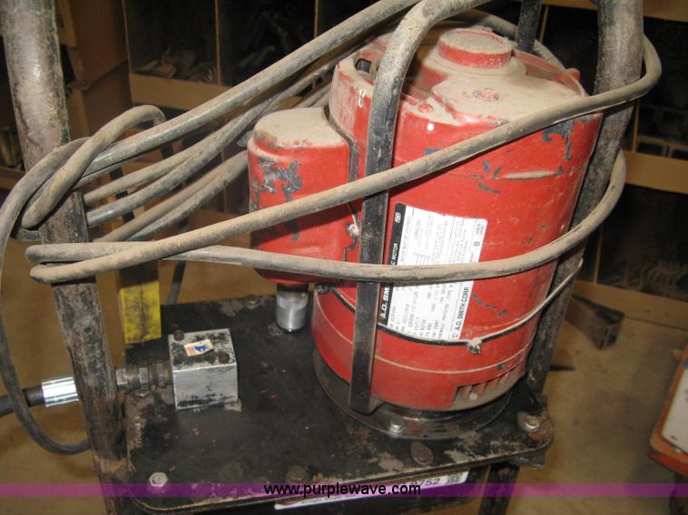 image for item G9752 Hydraulic hose machine