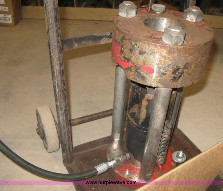 image for item G9752 Hydraulic hose machine