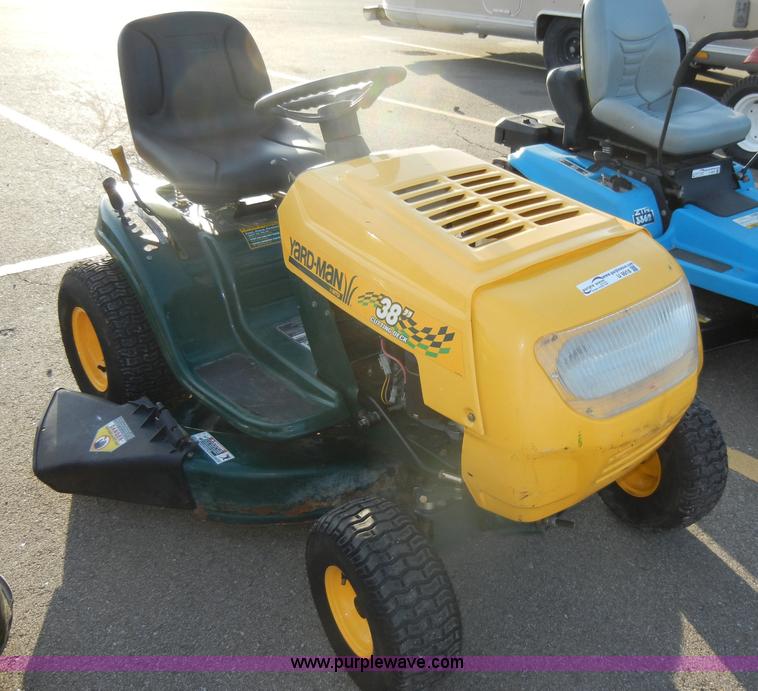 image for item U9918 Yardman lawn mower