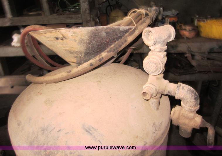 image for item V9022 (3) sand blasters