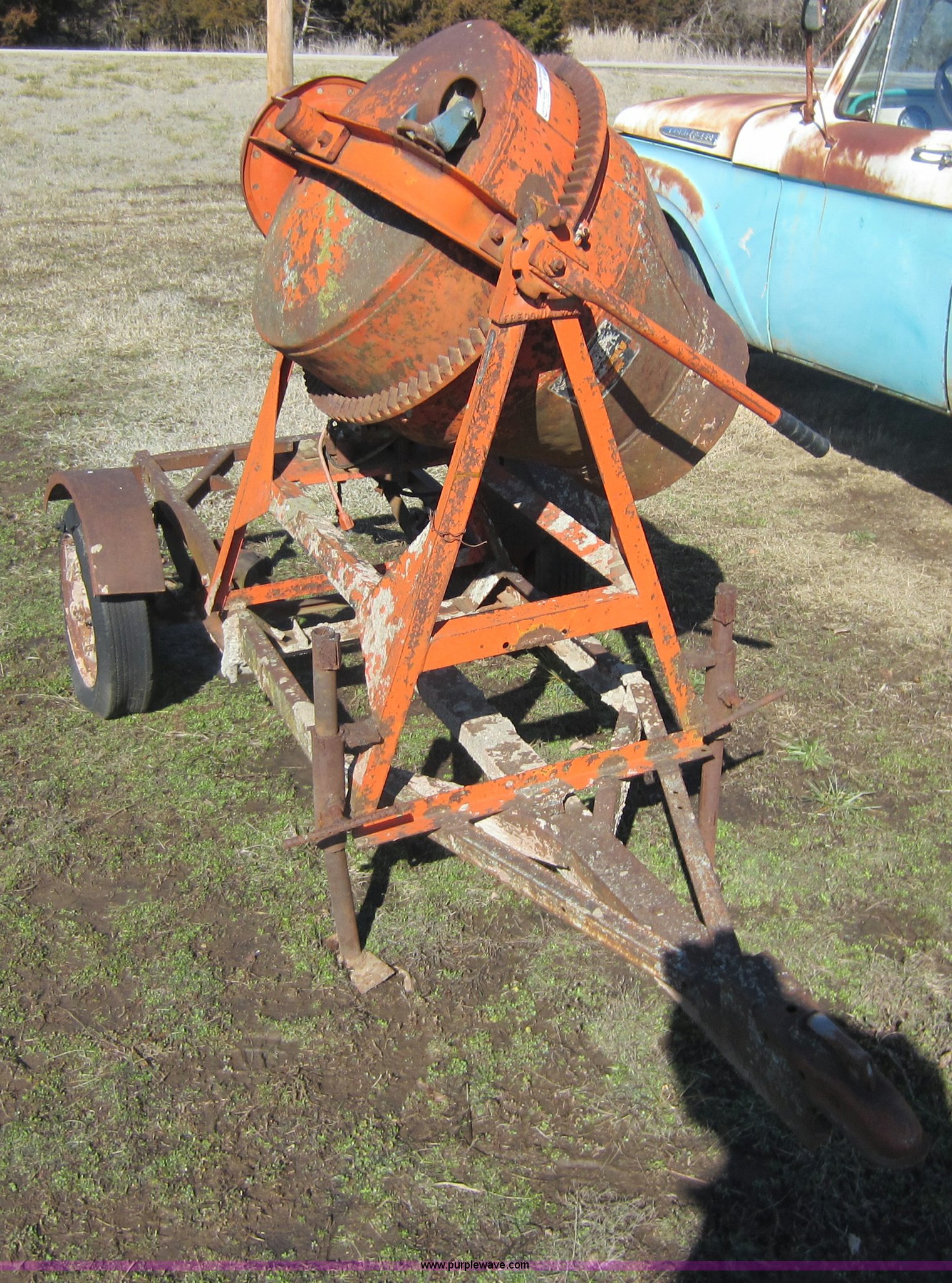 Cement mixer on trailer in Caney, KS Item B9081 sold Purple Wave