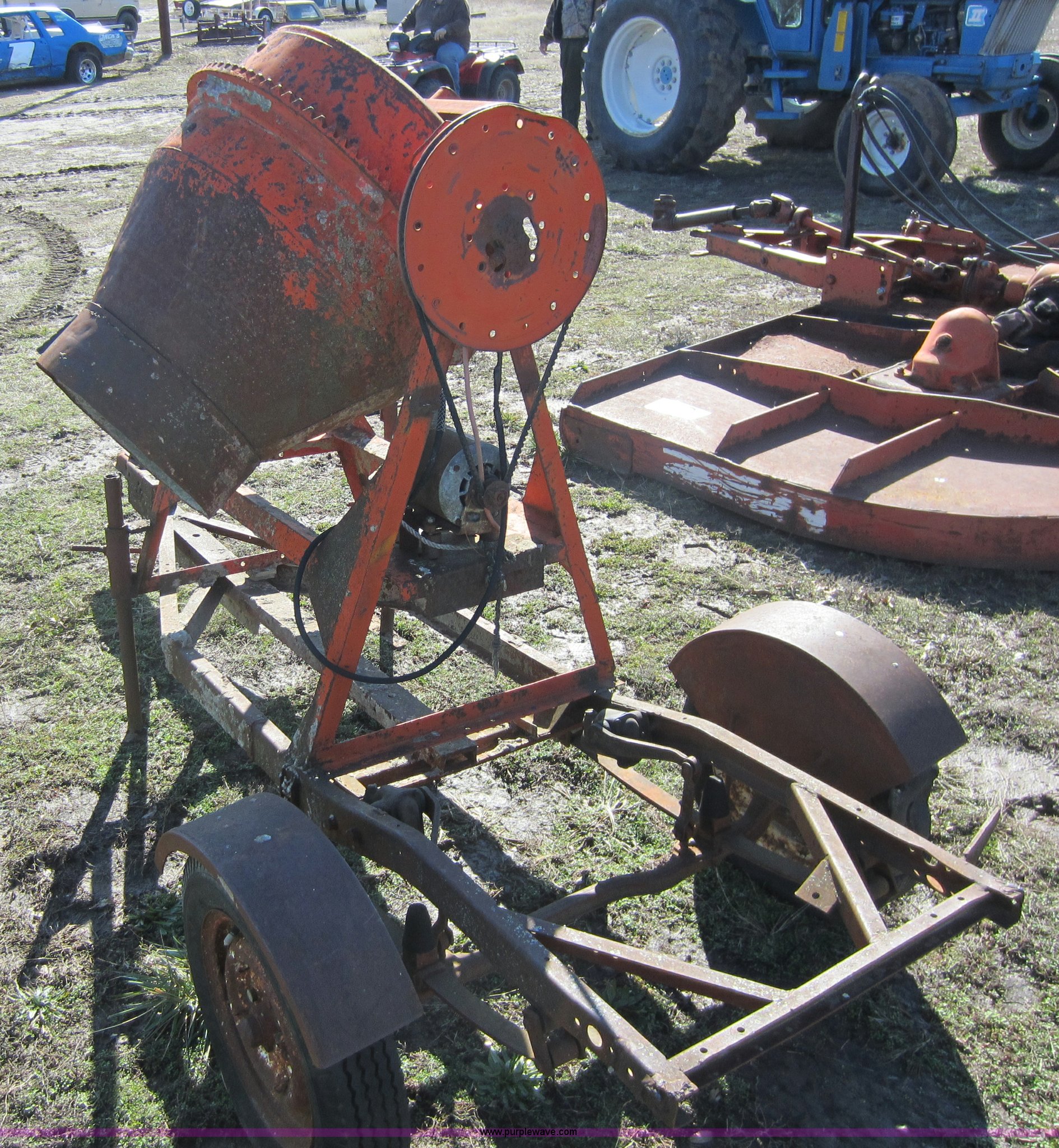 Cement mixer on trailer in Caney, KS Item B9081 sold Purple Wave