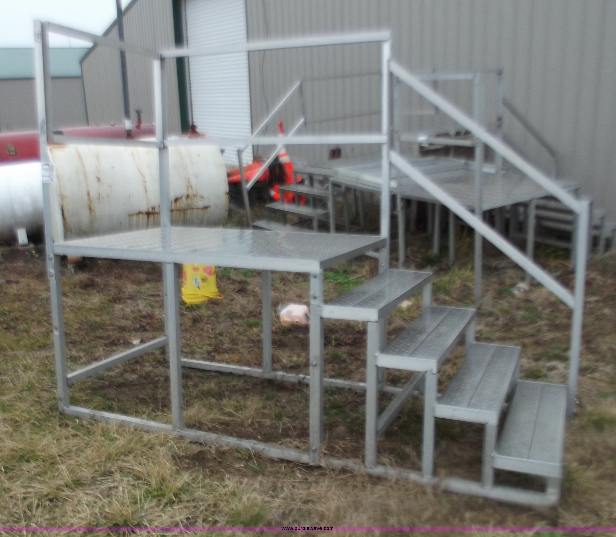 Aluminum job trailer steps in Odessa, MO Item D3600 sold Purple Wave