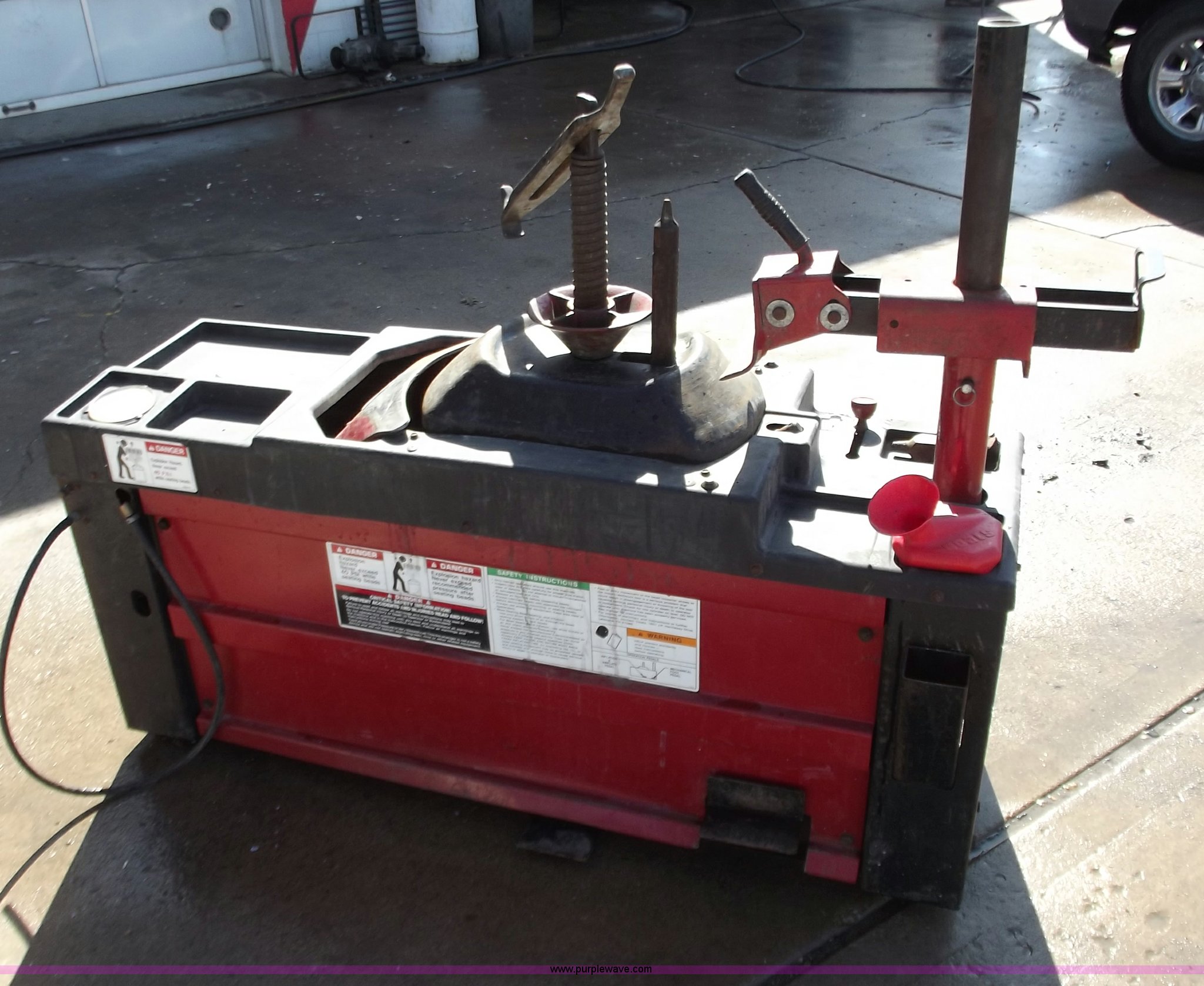Coats 4050A tire machine in Harrisonville, MO Item D3680 sold