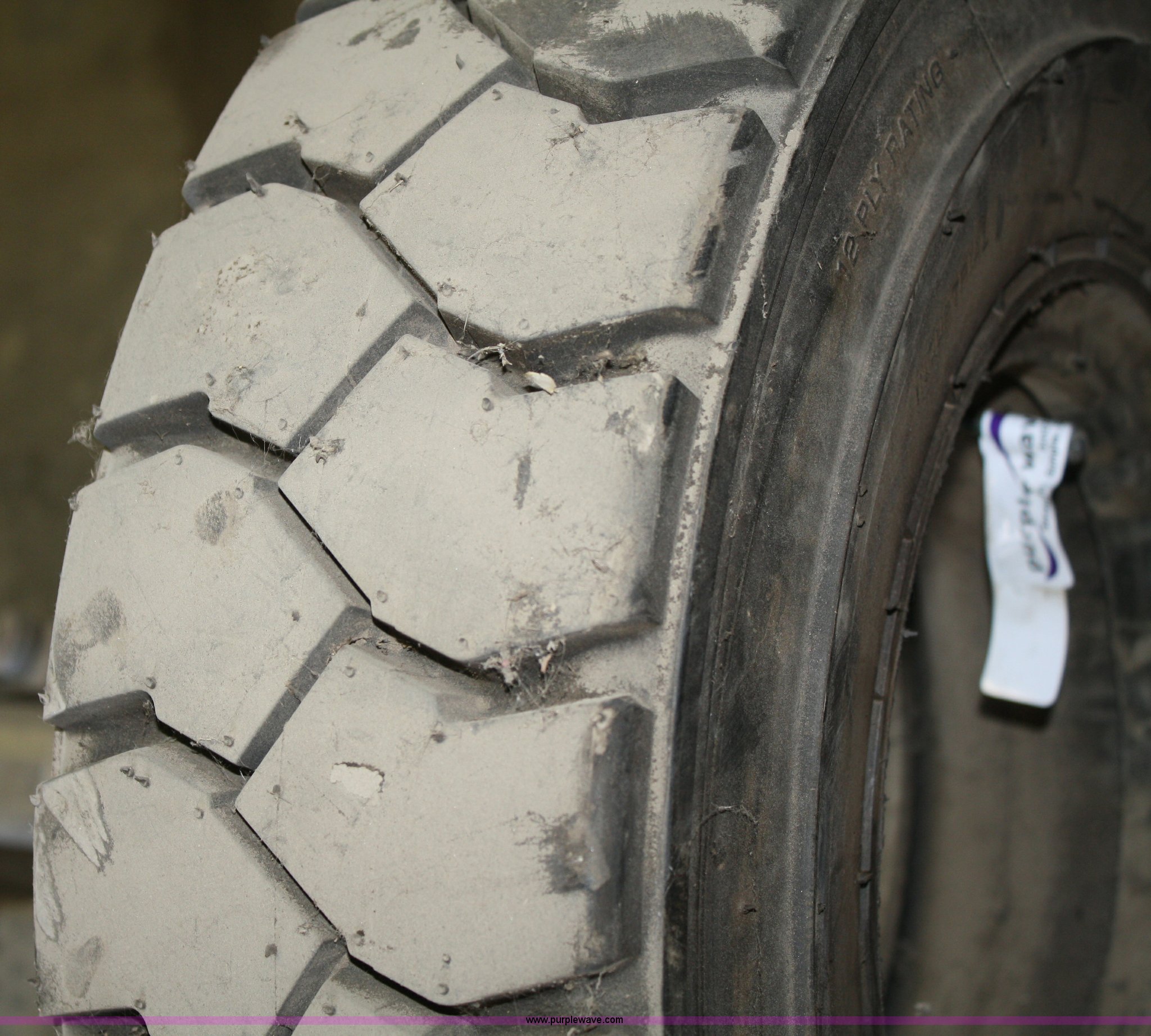 Destone 6.5010 forklift tire in Ottawa, KS Item L9271 sold Purple Wave