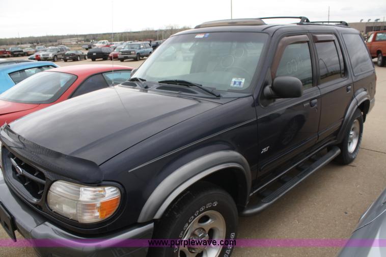 image for item C4413 2000 Ford Explorer XLT SUV