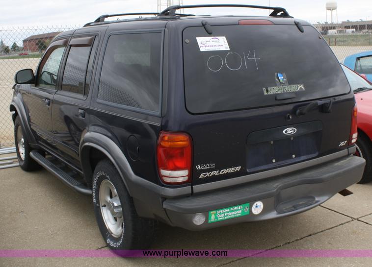 image for item C4413 2000 Ford Explorer XLT SUV