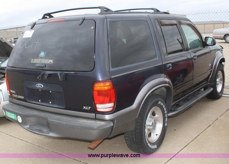 image for item C4413 2000 Ford Explorer XLT SUV