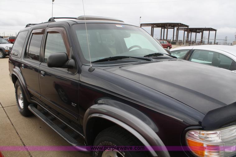 image for item C4413 2000 Ford Explorer XLT SUV