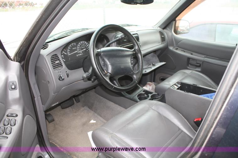 image for item C4413 2000 Ford Explorer XLT SUV
