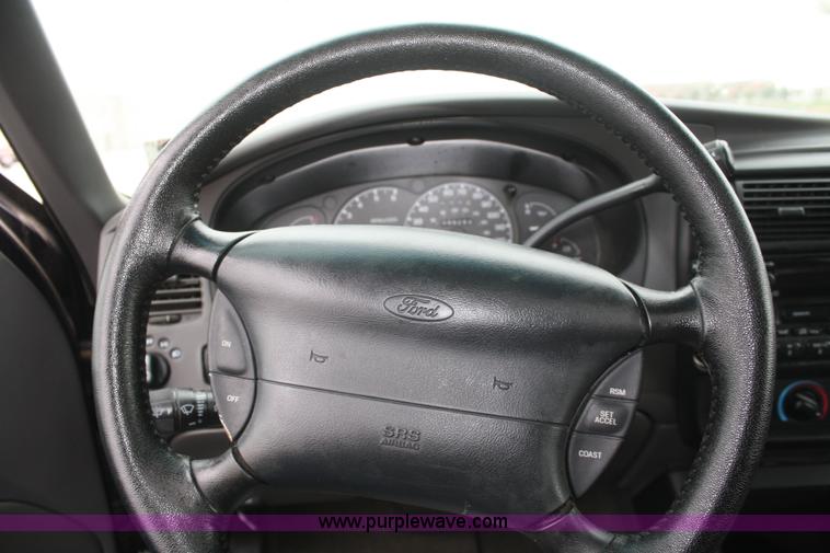 image for item C4413 2000 Ford Explorer XLT SUV