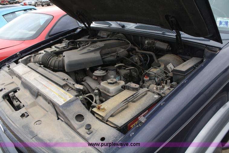 image for item C4413 2000 Ford Explorer XLT SUV