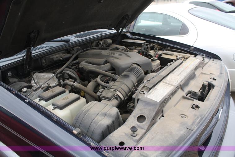 image for item C4413 2000 Ford Explorer XLT SUV