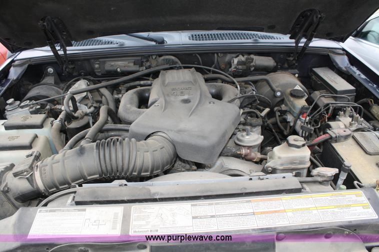 image for item C4413 2000 Ford Explorer XLT SUV