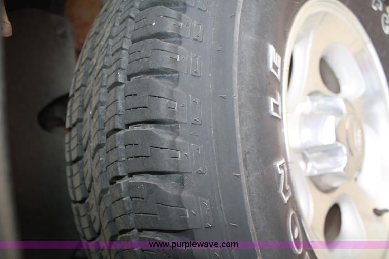 image for item C4413 2000 Ford Explorer XLT SUV