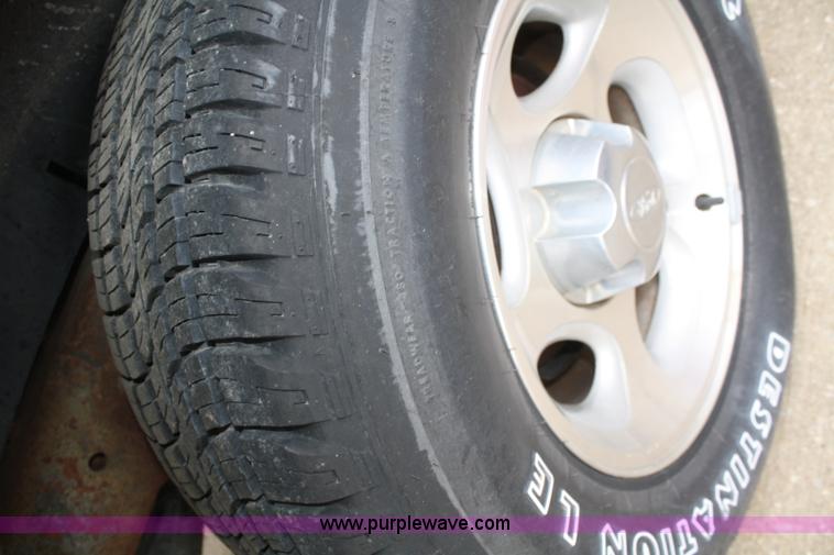 image for item C4413 2000 Ford Explorer XLT SUV